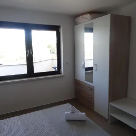 Modern Island With Pool 80 Meters From The Sea B Apartmán